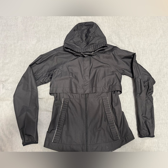 Lululemon Women's Black Hooded convertible vest/jacket size 6 running - Picture 2 of 7